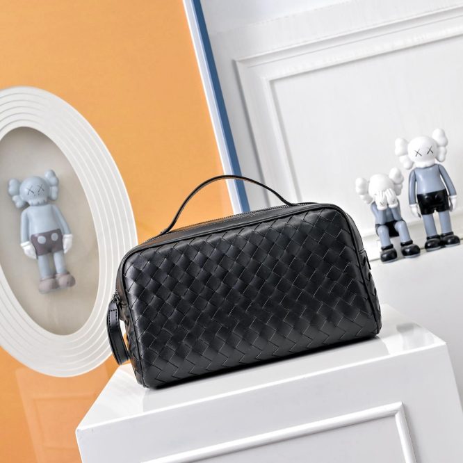 BOTTEGA VENETA WASH BAG
