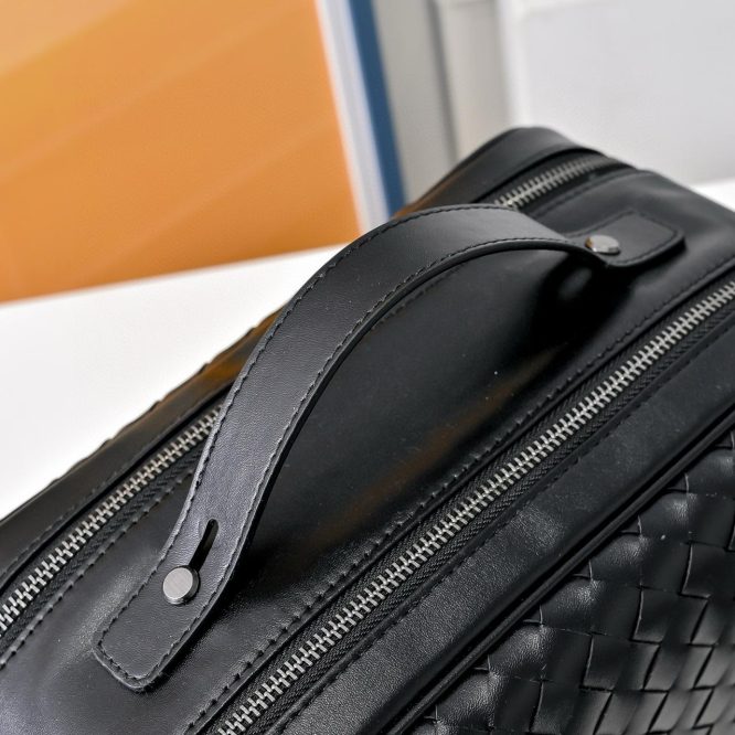 BOTTEGA VENETA WASH BAG