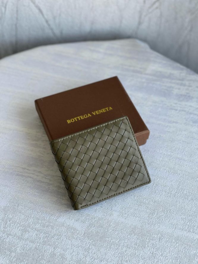 BOTTEGA-VENETA-WALLET-MEN