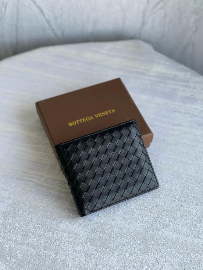 BOTTEGA-VENETA-WALLET-MEN