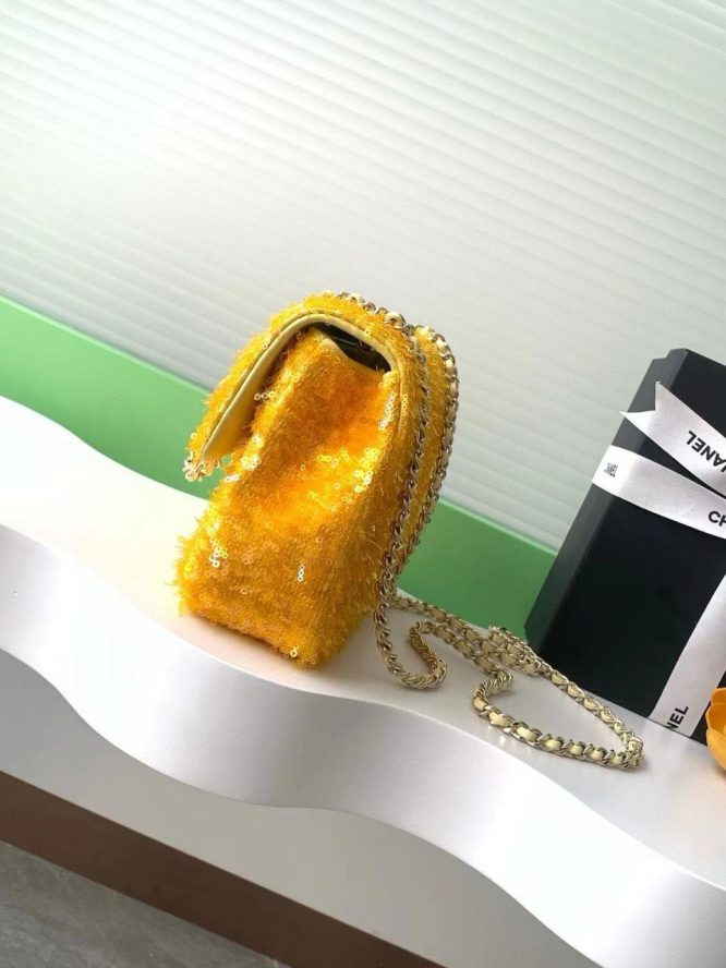 CHANEL-SEQUINS-BAG-WOMEN