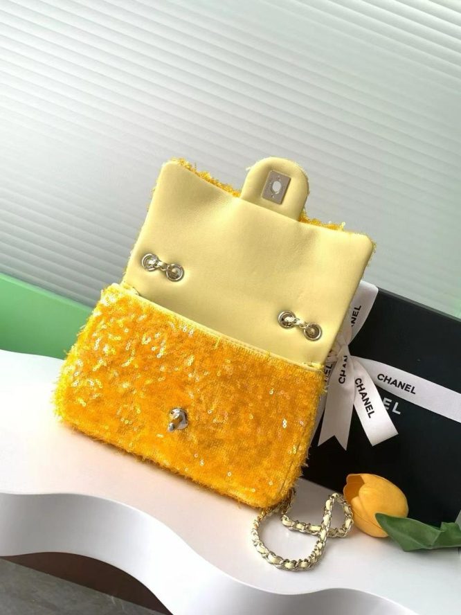 CHANEL-SEQUINS-BAG-WOMEN