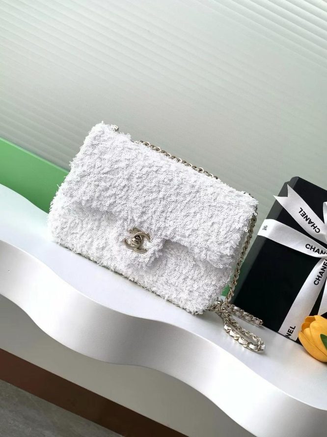 CHANEL-SEQUINS-BAG-WOMEN