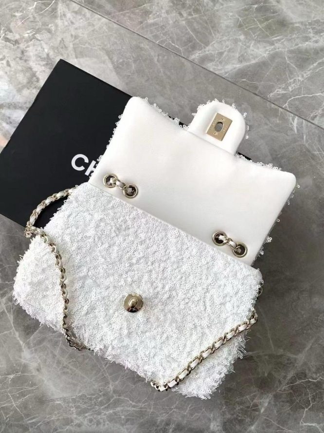 CHANEL-SEQUINS-BAG-WOMEN