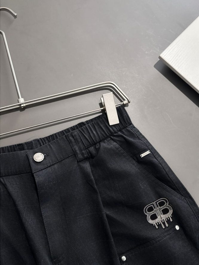 BALENCIAGA-25-CARGO-SHORT-MEN