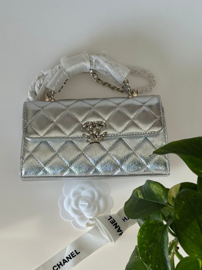 CHANEL-FLAP-BAG-WOMEN