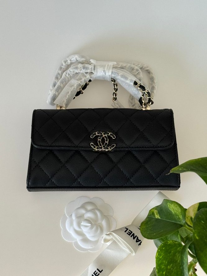 CHANEL-FLAP-BAG-WOMEN