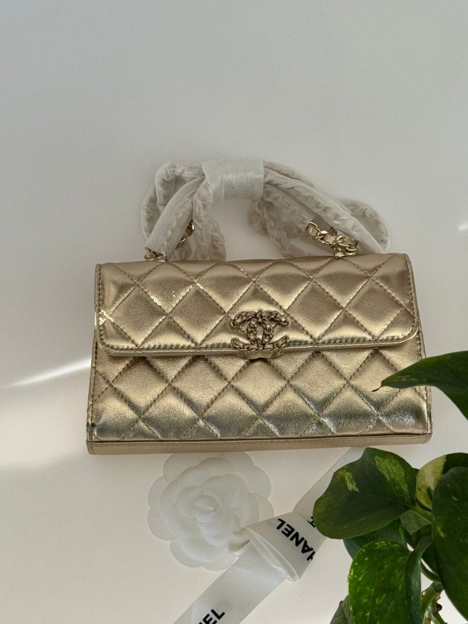 CHANEL-FLAP-BAG-WOMEN