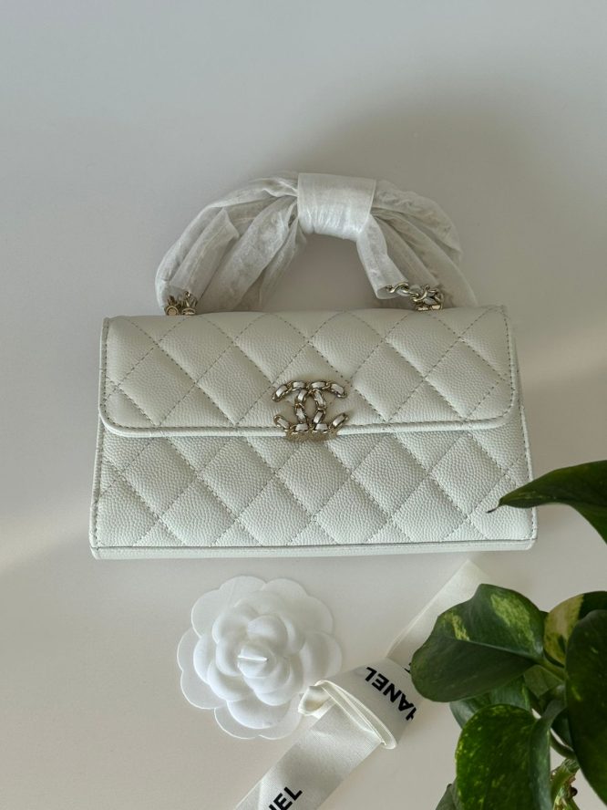 CHANEL-FLAP-BAG-WOMEN