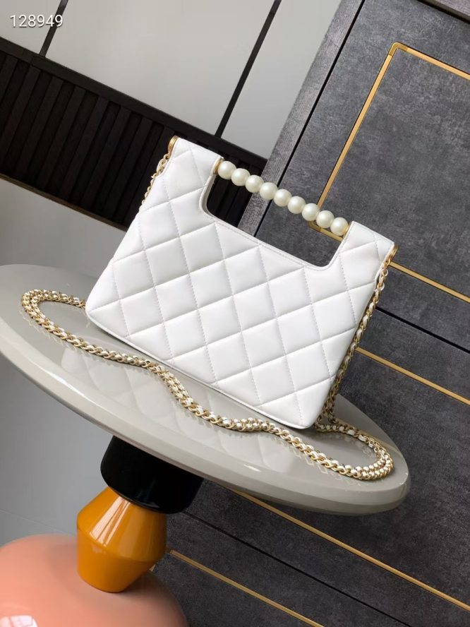 CHANEL-PEARL-CHAIN-BAG-WOMEN
