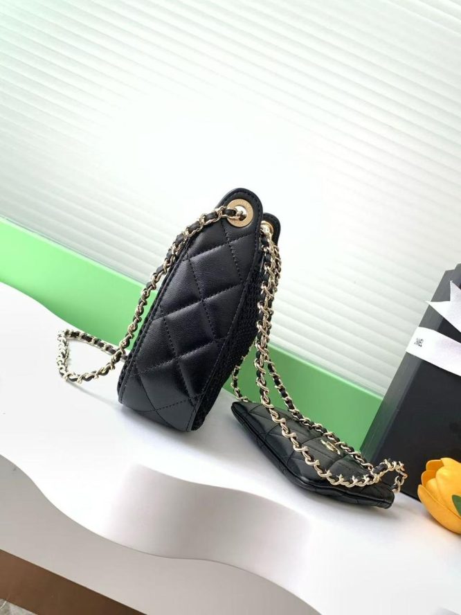 CHANEL-MESH-BAG-WOMEN