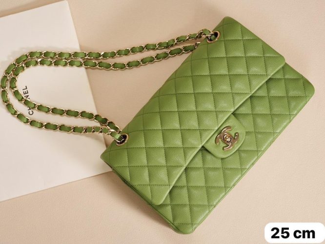 CHANEL-FLAP-BAG-WOMEN