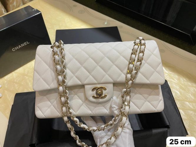 CHANEL-FLAP-BAG-WOMEN