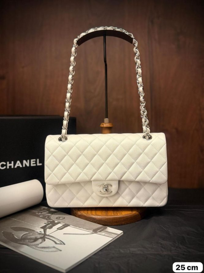 CHANEL-FLAP-BAG-WOMEN