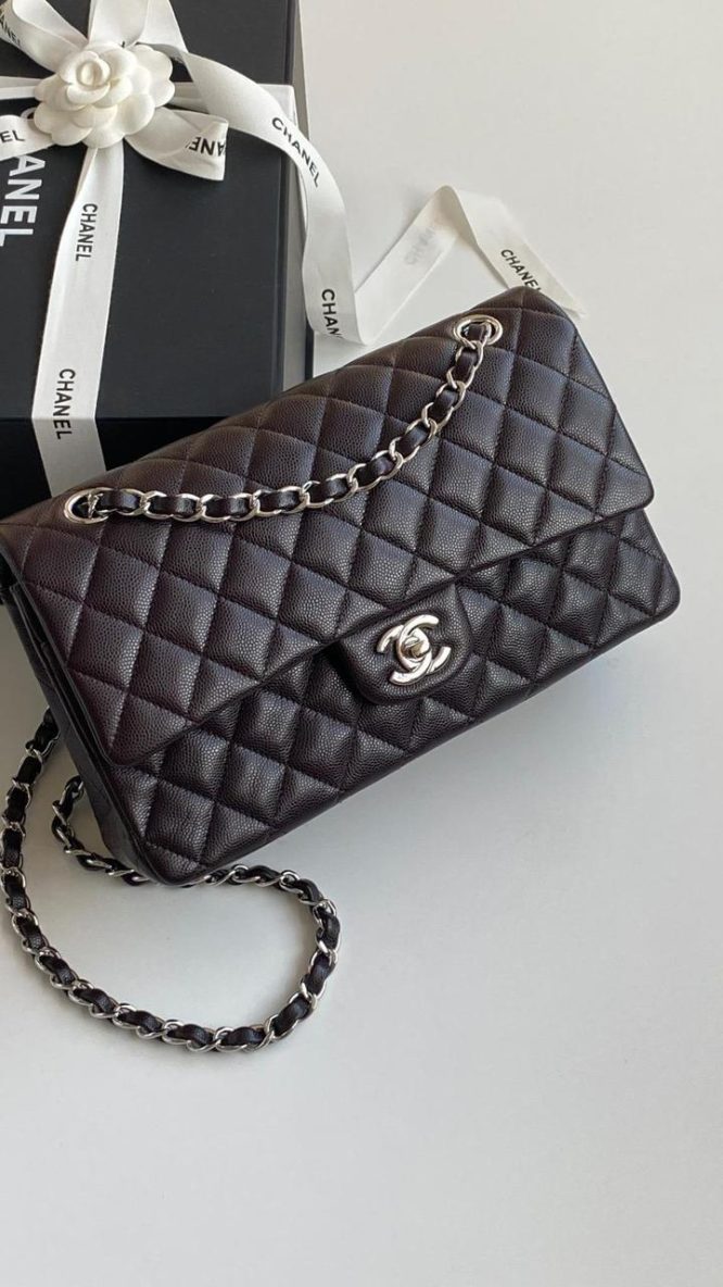 CHANEL-FLAP-BAG-WOMEN