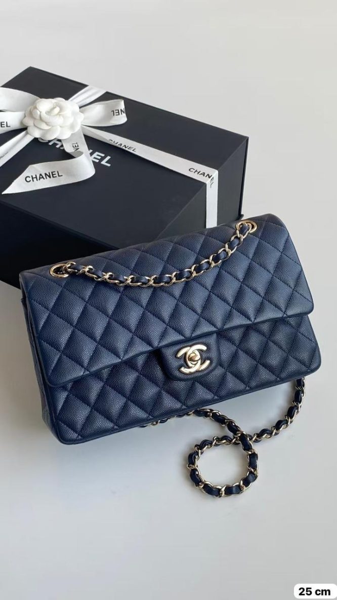 CHANEL-FLAP-BAG-WOMEN