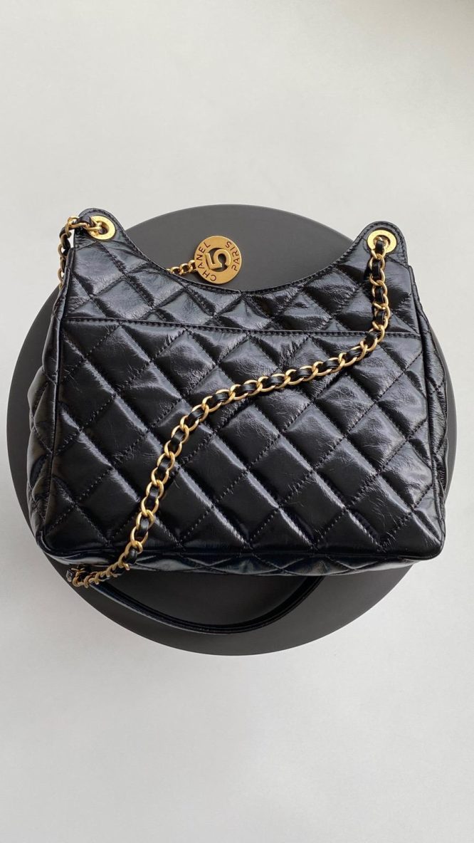 CHANEL-HOBO-BAG-WOMEN