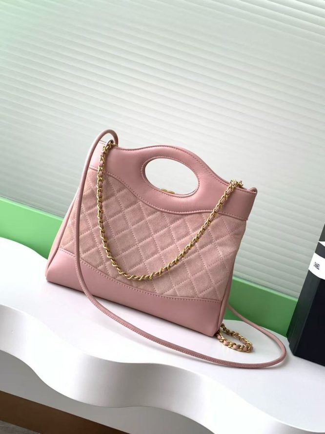 CHANEL-MINI-SHOPPING-BAG-WOMEN