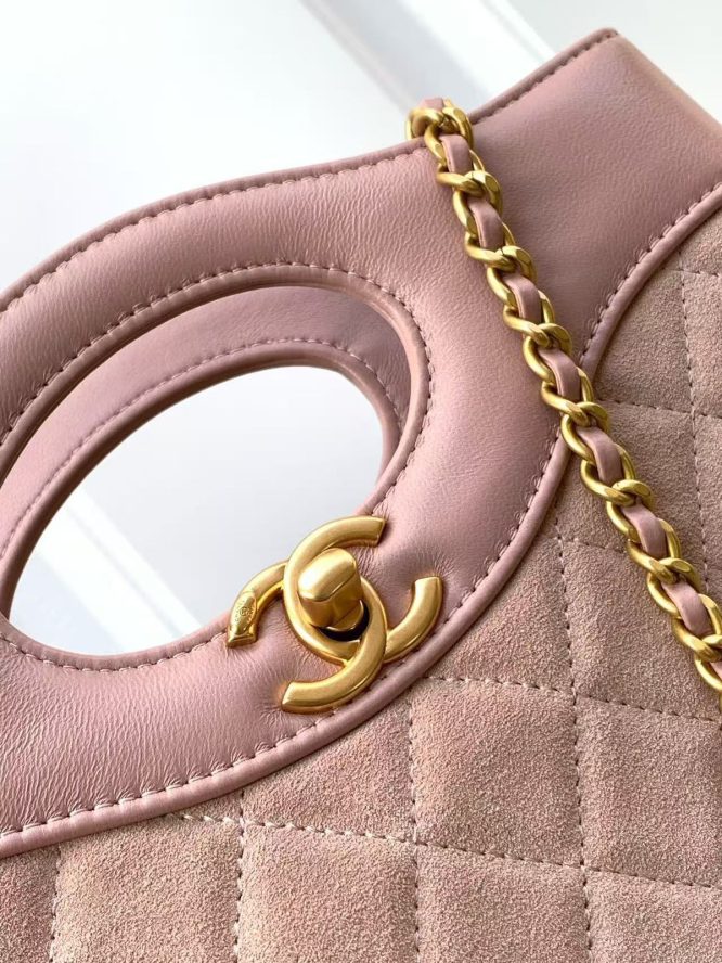 CHANEL-MINI-SHOPPING-BAG-WOMEN