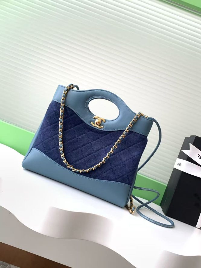 CHANEL-MINI-SHOPPING-BAG-WOMEN