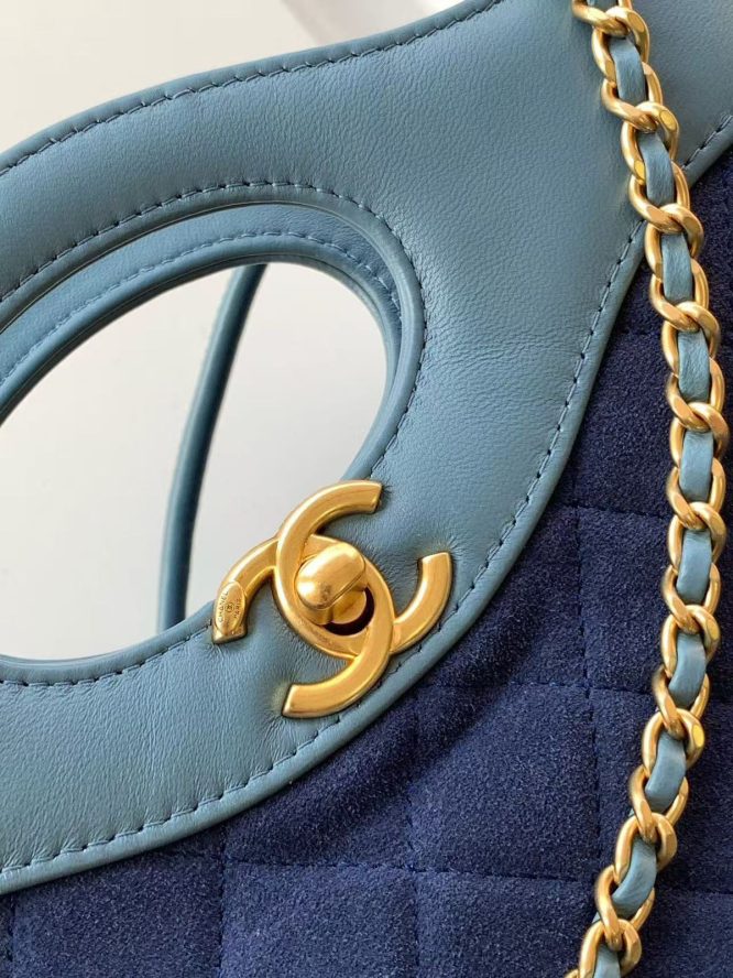 CHANEL-MINI-SHOPPING-BAG-WOMEN