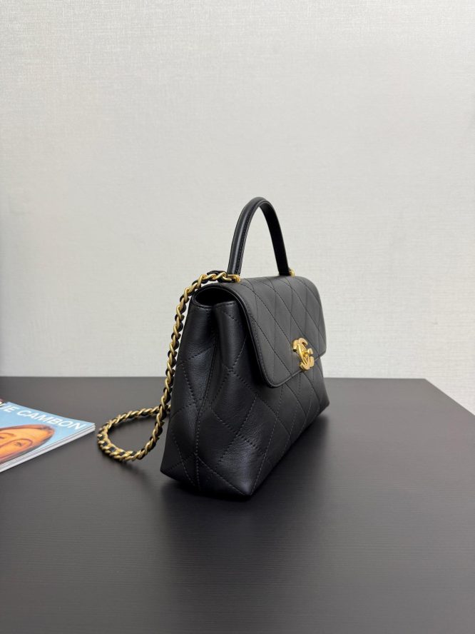CHANEL-FLAP-BAG-WOMEN