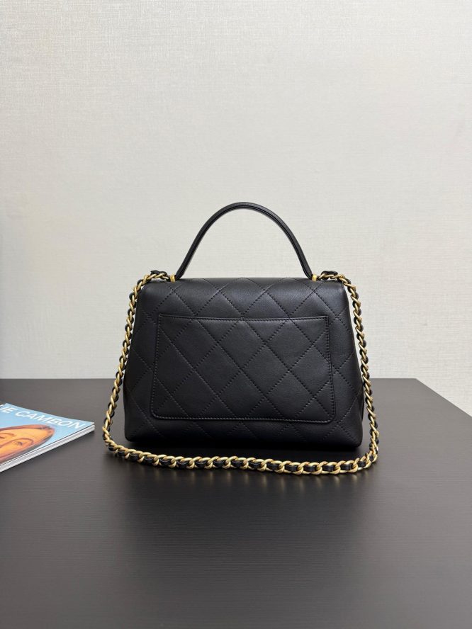 CHANEL-FLAP-BAG-WOMEN
