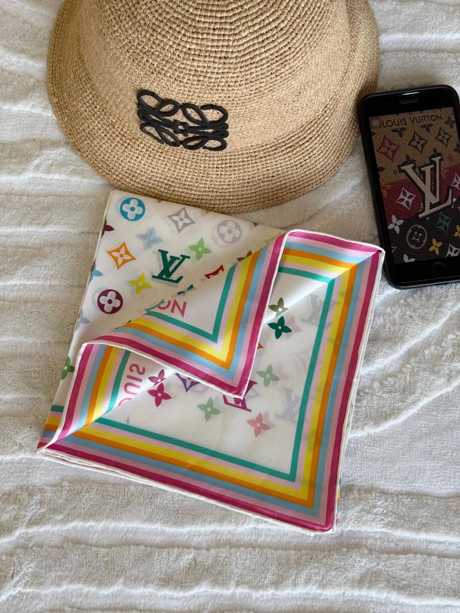 LOUIS-VUITTON-MULTICOLOR-SCARF-WOMEN