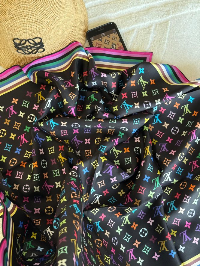 LOUIS-VUITTON-MULTICOLOR-SCARF-WOMEN