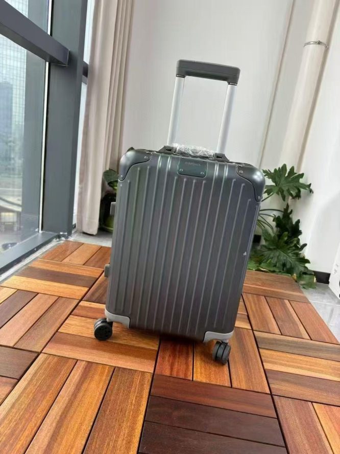 RIMOWA-SALSA-TROLLEY-BAG