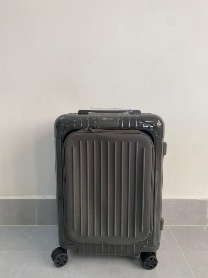 RIMOWA-SALSA-TROLLEY-BAG