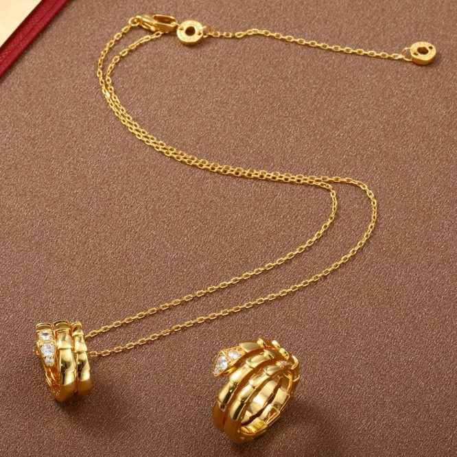CHANEL-SET-NECKLACE-RING-WOMEN
