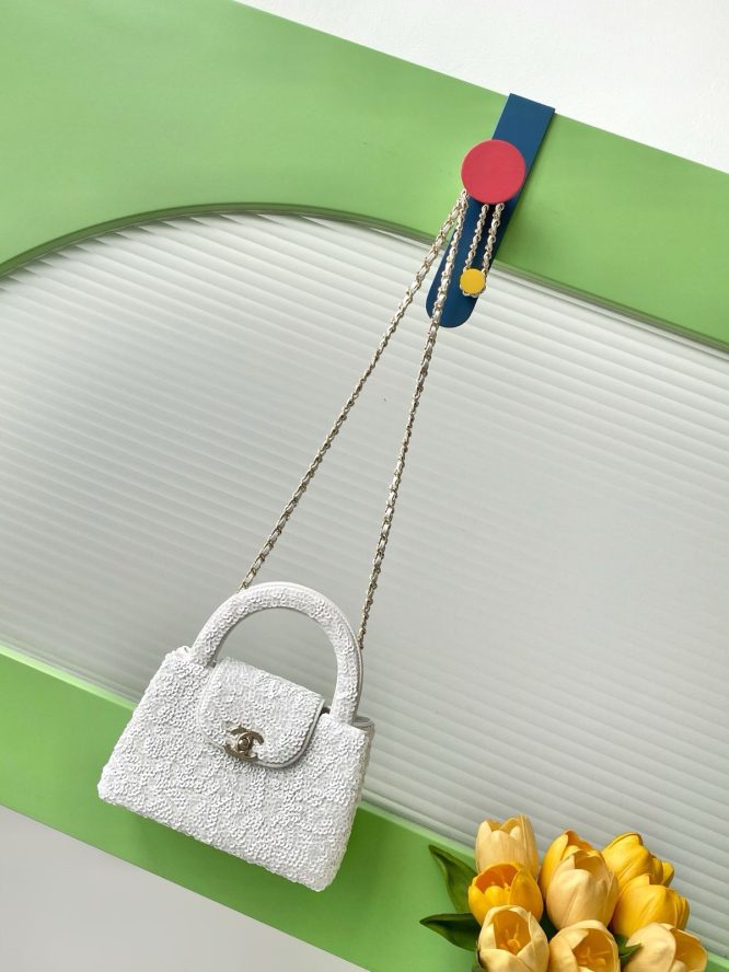 CHANEL-SEQUIN-BAG-WOMEN