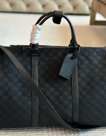 LOUIS VUITTON-TRAVEL BAG