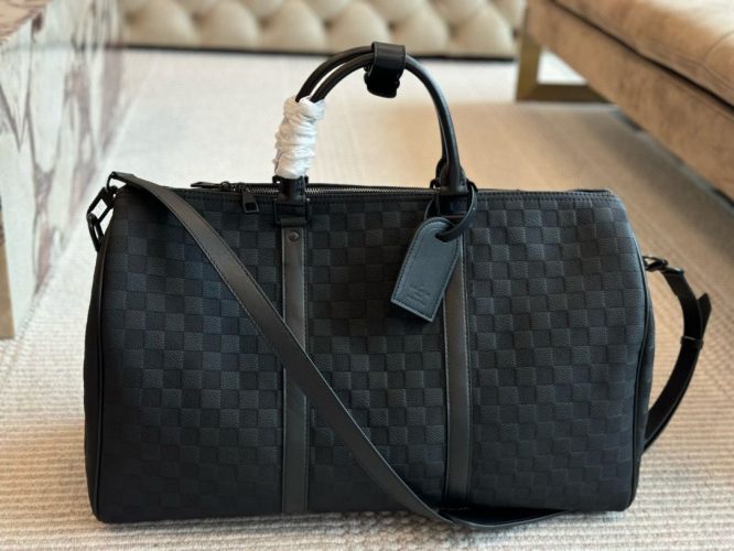LOUIS VUITTON-TRAVEL BAG