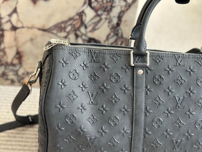 LOUIS VUITTON-TRAVEL BAG