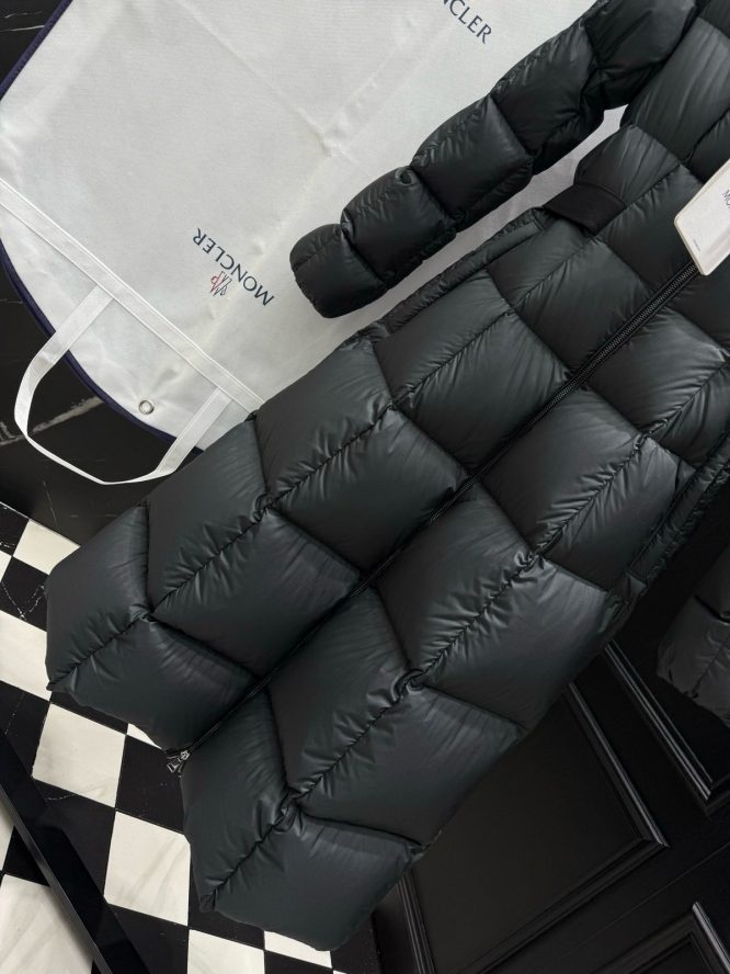 MONCLER-JACKET-WOMEN