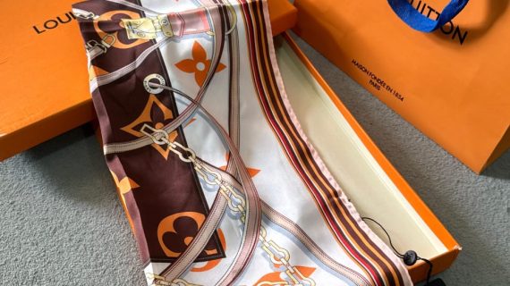 LOUIS VUITTON-SCARF-WOMEN