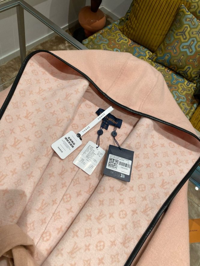 LOUIS VUITTON- LADYS CASHMERE-DOUBLE SIDE-JACKET