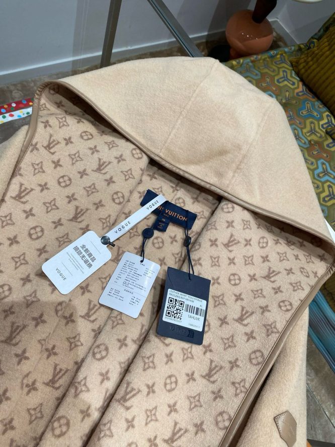LOUIS VUITTON- LADYS CASHMERE-DOUBLE SIDE-JACKET