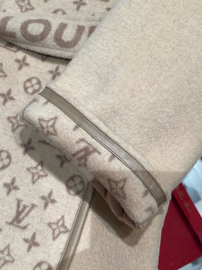 LOUIS VUITTON- LADYS CASHMERE-DOUBLE SIDE-JACKET