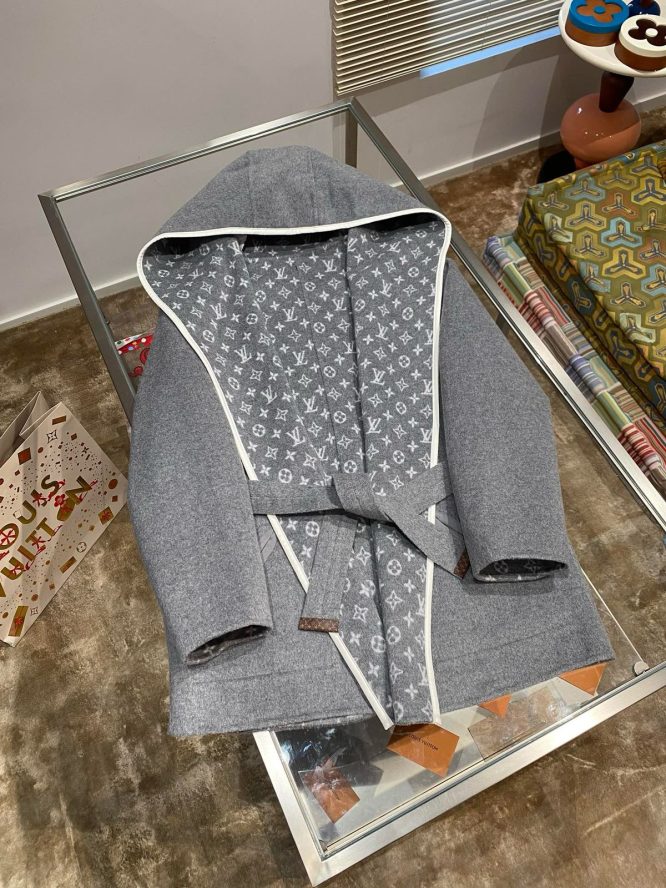 LOUIS VUITTON- LADYS CASHMERE-DOUBLE SIDE