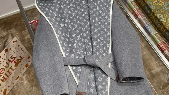 LOUIS VUITTON- LADYS CASHMERE-DOUBLE SIDE