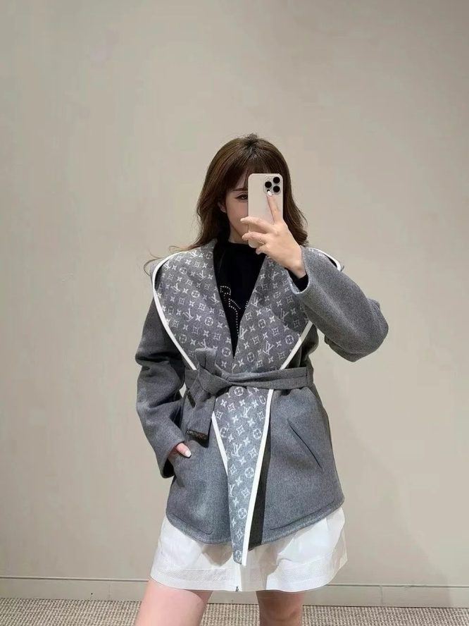 LOUIS VUITTON- LADYS CASHMERE-DOUBLE SIDE