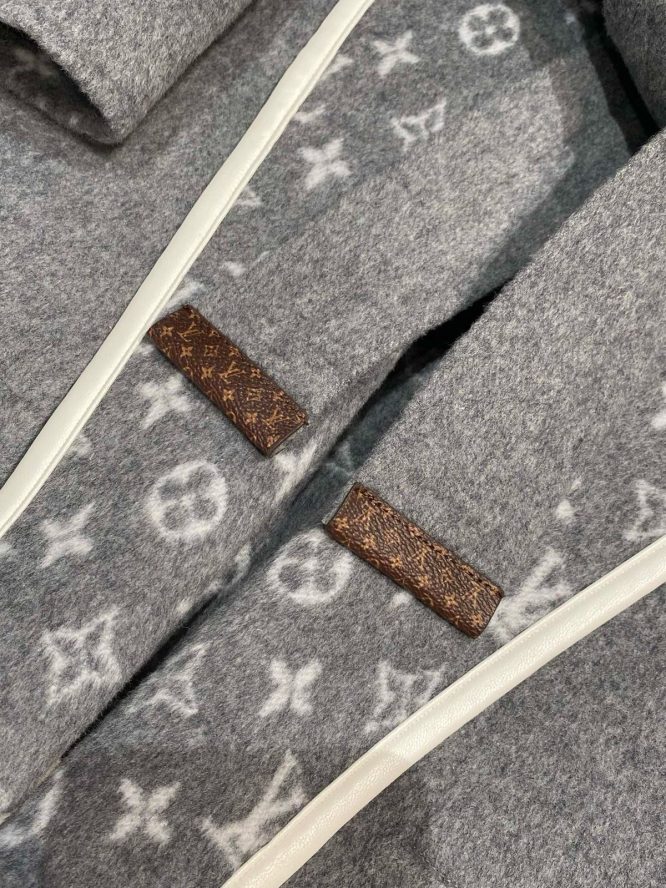 LOUIS VUITTON- LADYS CASHMERE-DOUBLE SIDE
