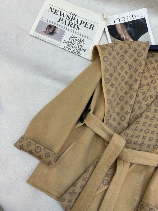 LOUIS VUITTON- LADYS CASHMERE-DOUBLE SIDE-JACKET
