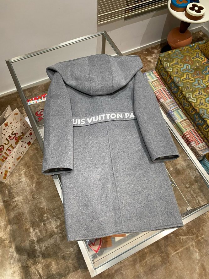 LOUIS VUITTON- LADYS CASHMERE LONG-JACKET