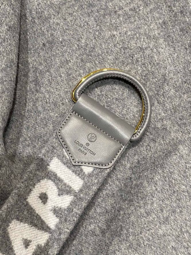 LOUIS VUITTON- LADYS CASHMERE LONG-JACKET