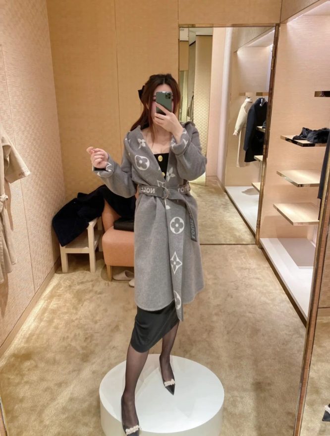LOUIS VUITTON- LADYS CASHMERE LONG-JACKET