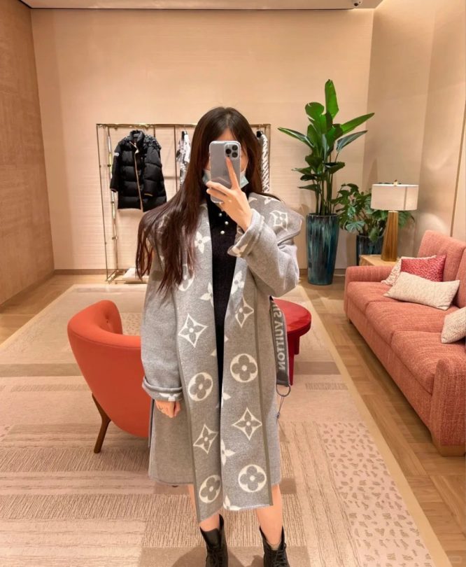 LOUIS VUITTON- LADYS CASHMERE LONG-JACKET